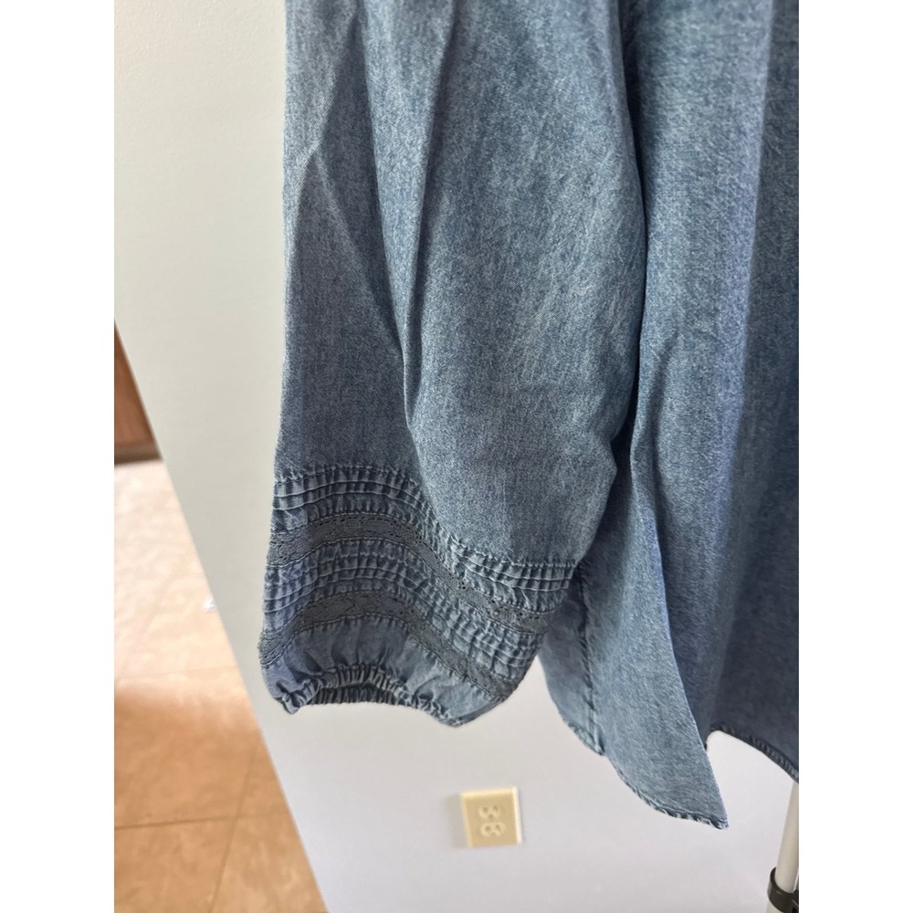 LC Lauren Conrad Women's Long Sleeve Lightweight Blue Denim Blouse Size Medium - Picture 3 of 10
